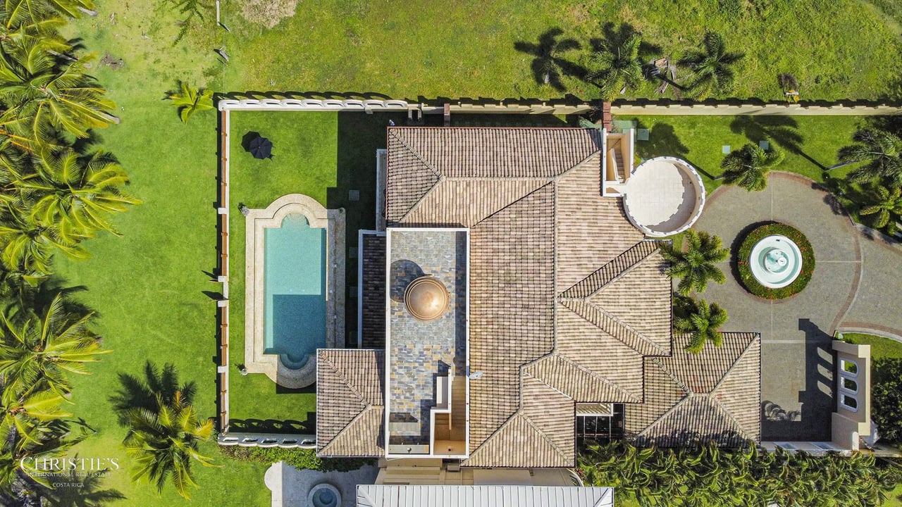 Hermosa Villa Beachfront Estate