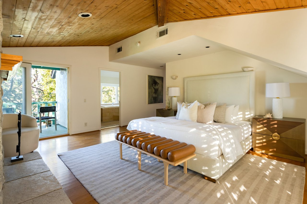 1030 N. Kenter Avenue