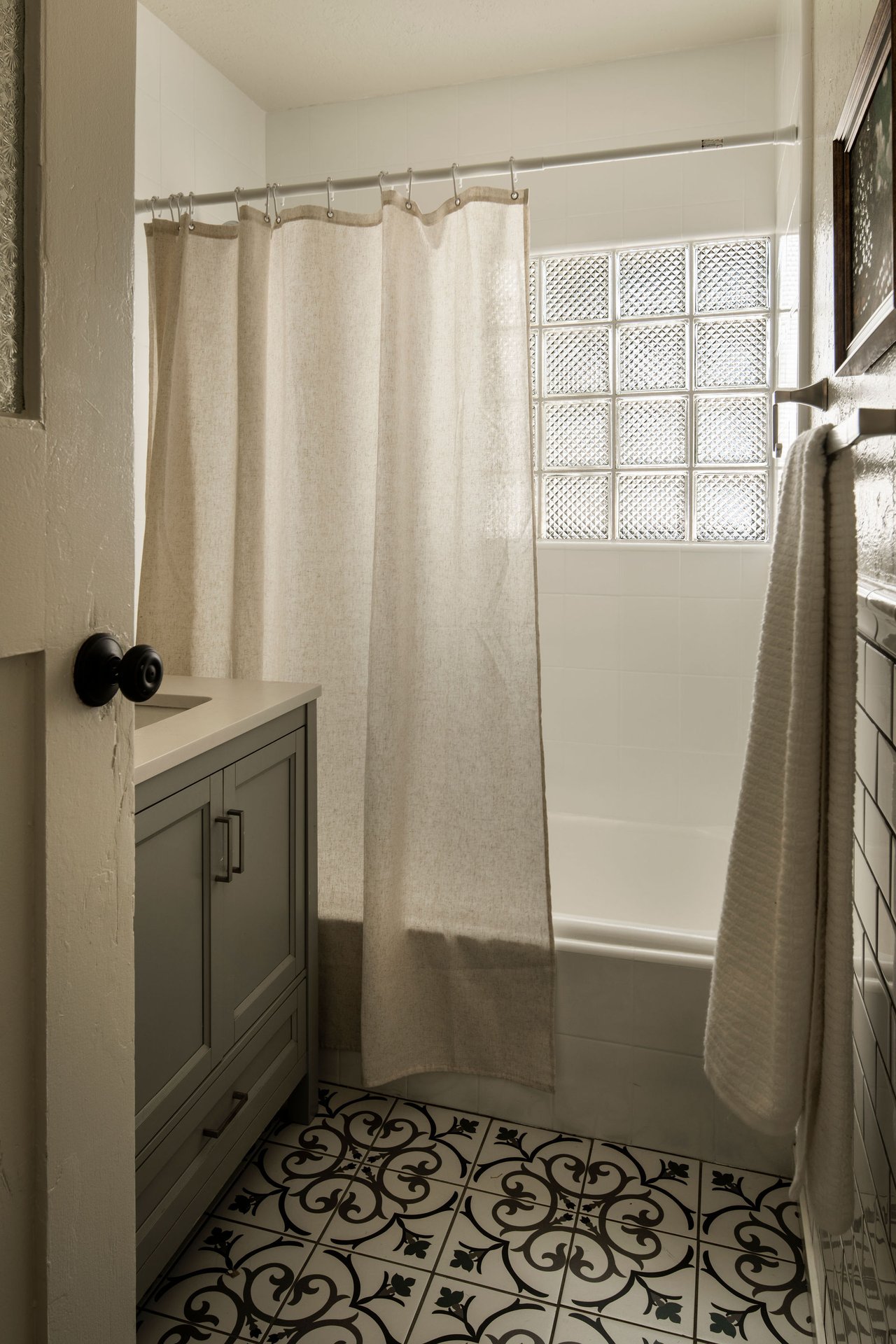 Charming 1928 Stucco Bungalow in the Heart of Pasadena
