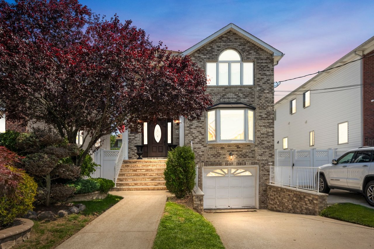 15 Jeannette Avenue