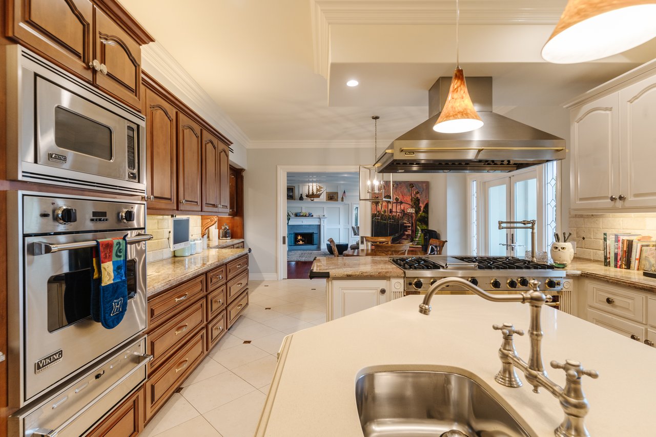 3819 Vista Linda Dr, Encino