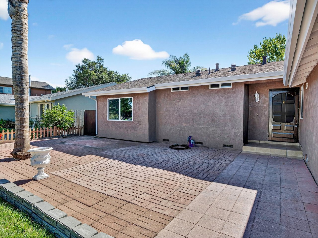844 Cedarwood Ln