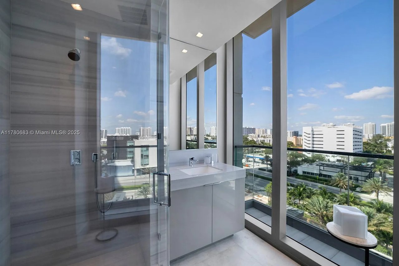 17975 Collins Ave #N701