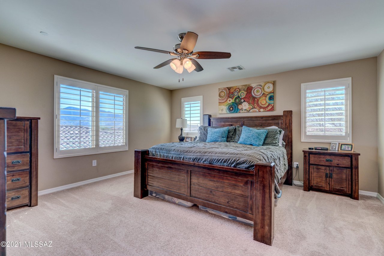 1079 W Garden Grove Dr