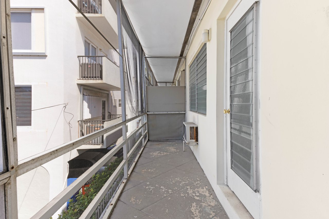 🌊 Waterfront One-Bedroom with Balcony – Miami Beach Lifestyle!