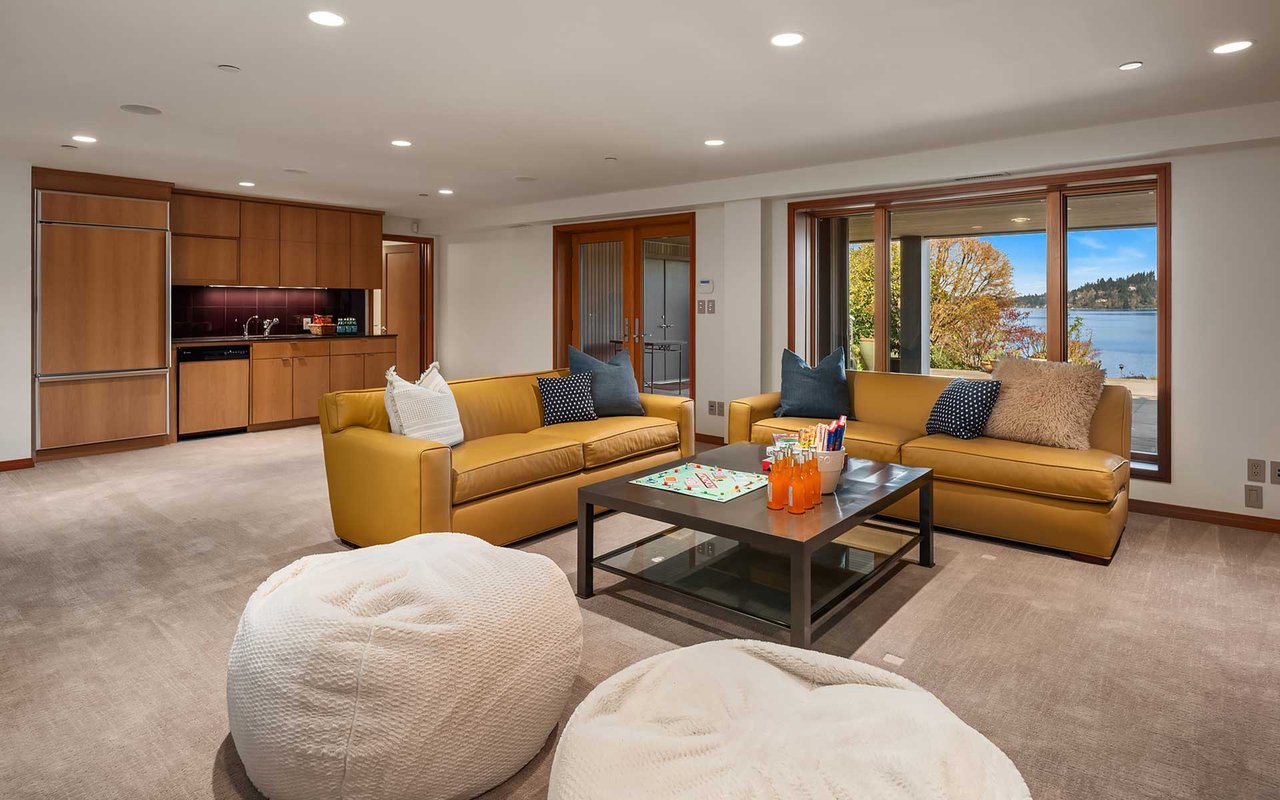 Northwest Contemporary Style on Mercer Island’s Cherished North End