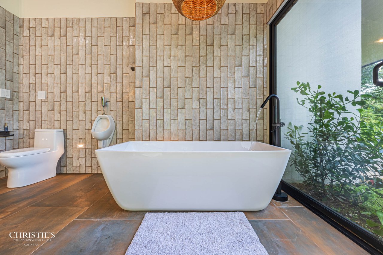 Contemporary Mountain View Villa – 10 Minutes to Playa Dominical