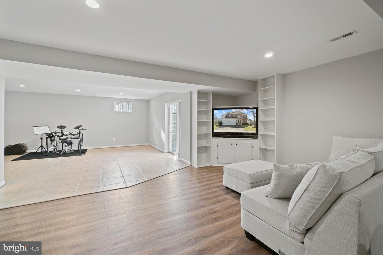 18252 Oak Lake Ct