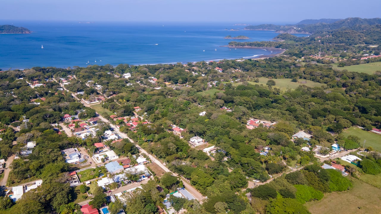 Casa Cenizaro | Elegant 4-Bed Tropical Retreat with Pool in Surfside, Potrero