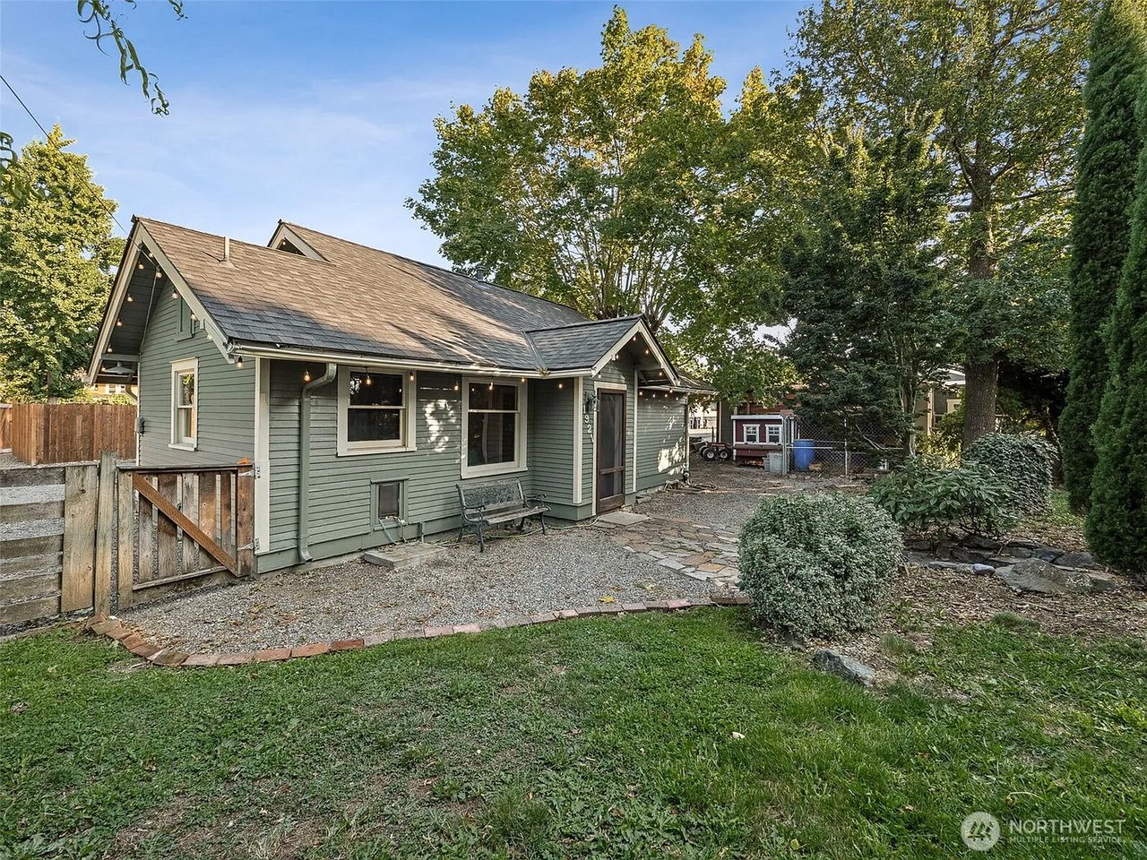 1921 Division St