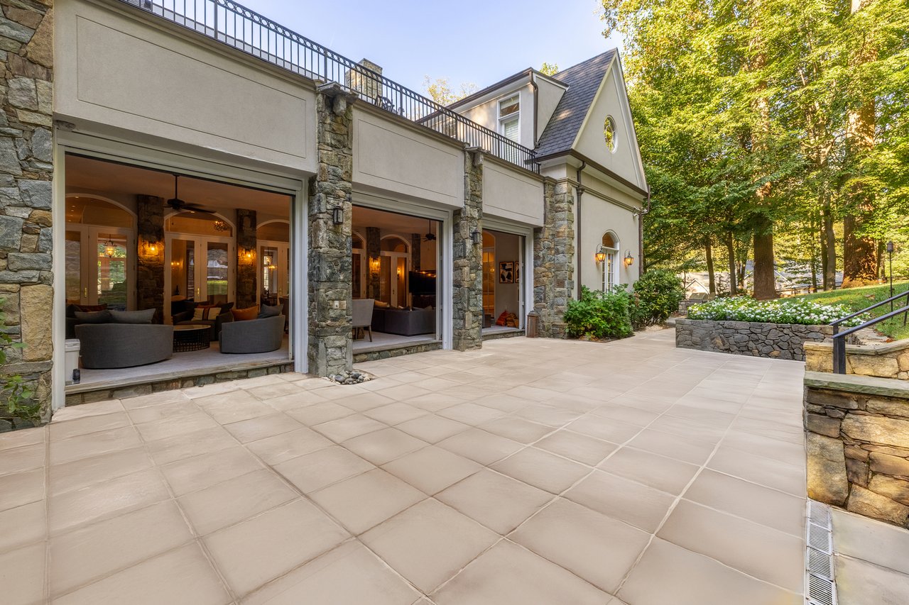 11218 River View Drive