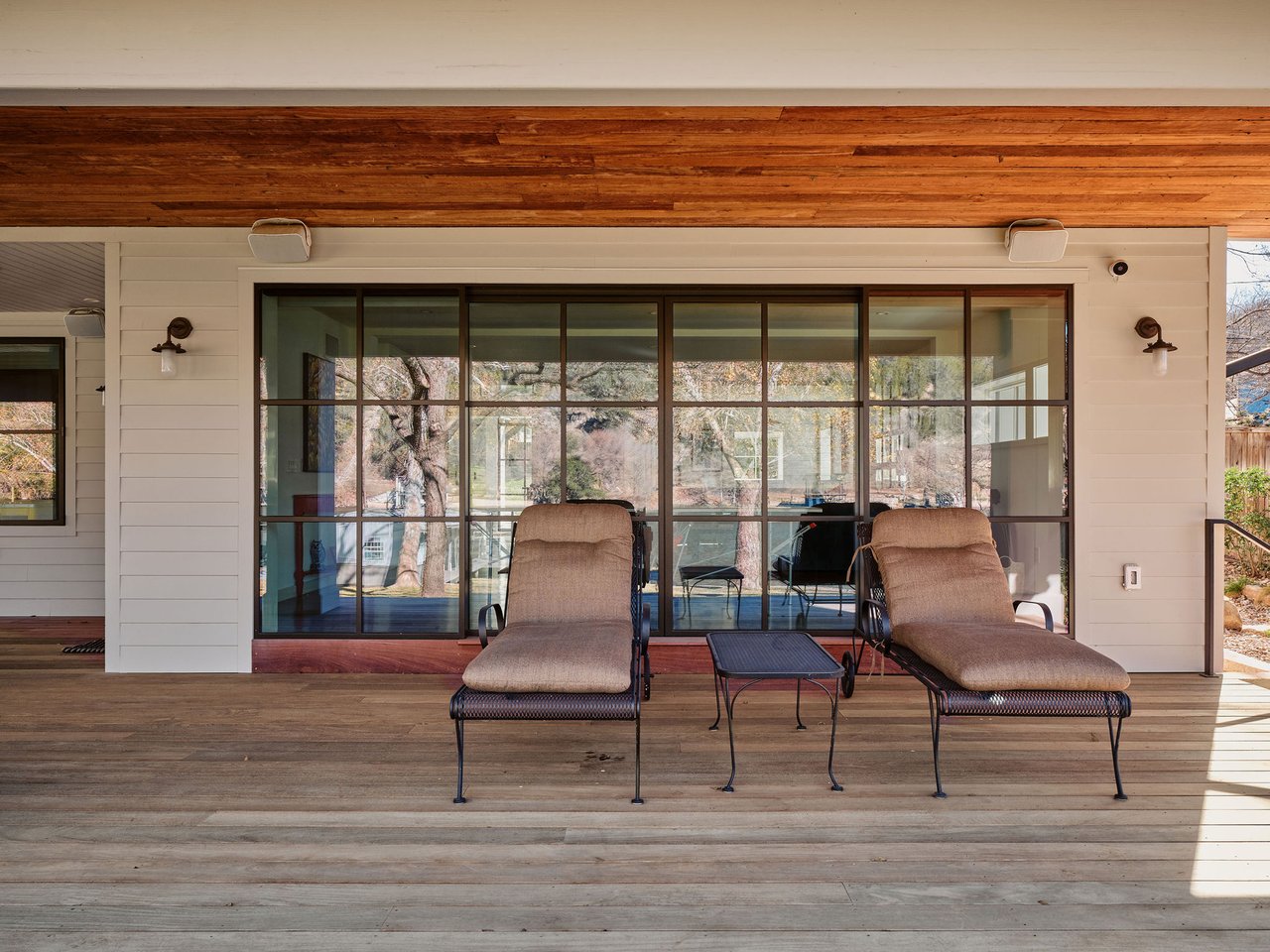 3016 Edgewater Drive