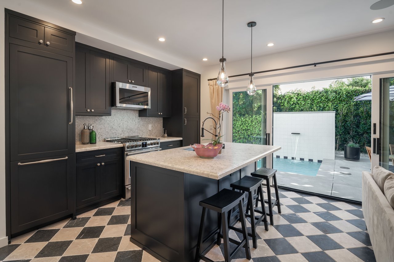 133 N La Jolla Avenue