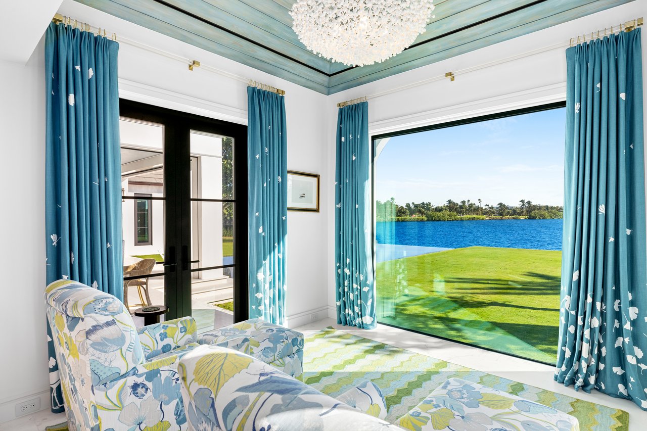 Dutch Colonial Direct Waterfront