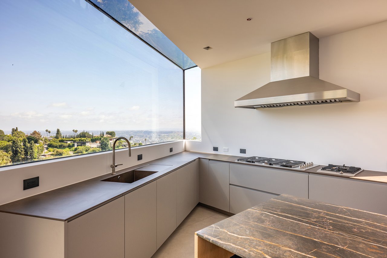 9277 Thrush Way, Sunset Strip