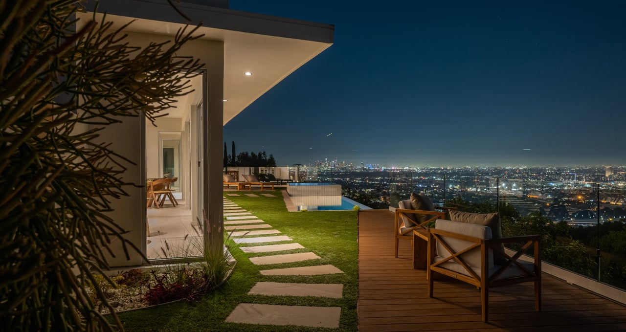 8515 Hedges Way, West Hollywood