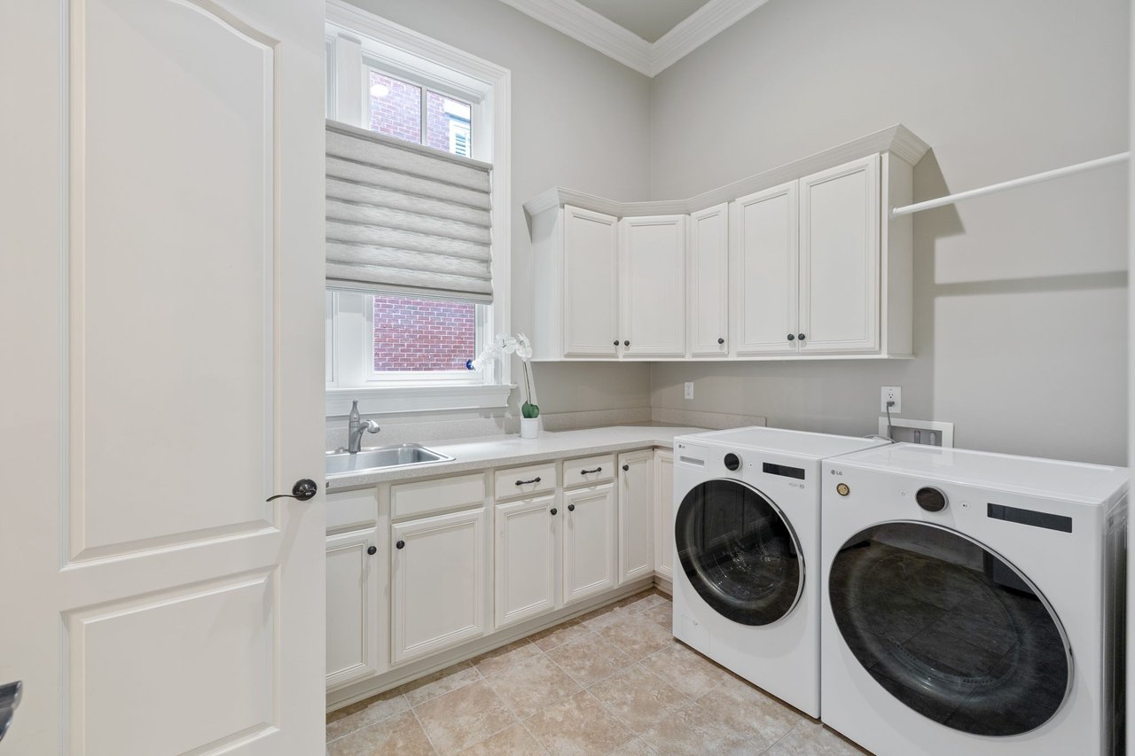 1025 Falling Leaf Cir