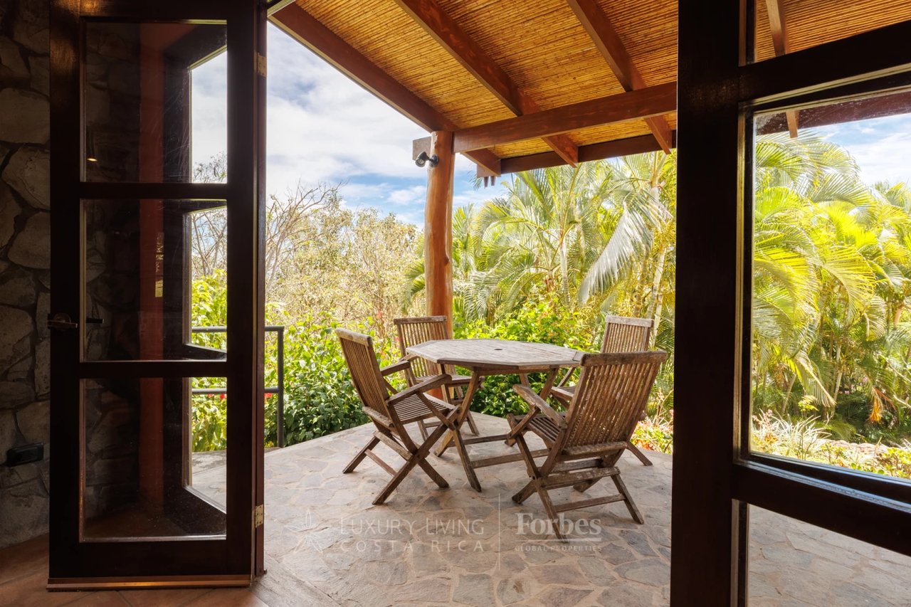 20875 - Villa Plumeria: Atenas, 3.8 Ha with Pool, Coffee Plantation & Views