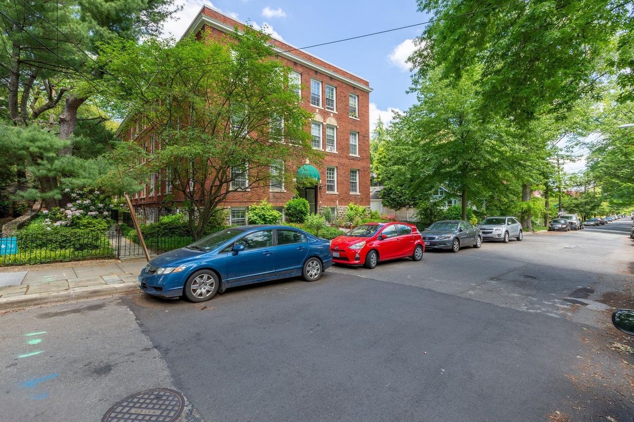 3039 Macomb St NW, Unit 18