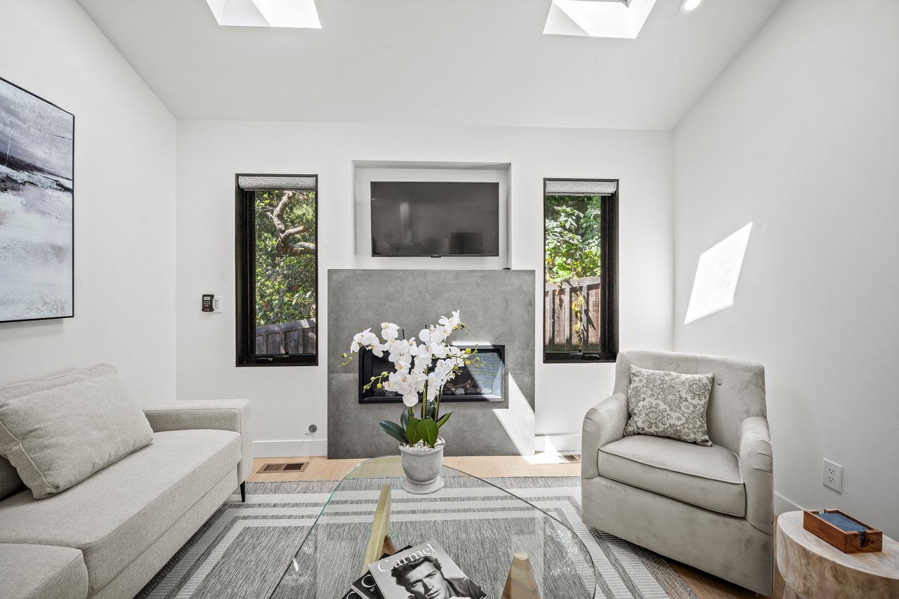 The Gosling - Downtown Carmel Getaway