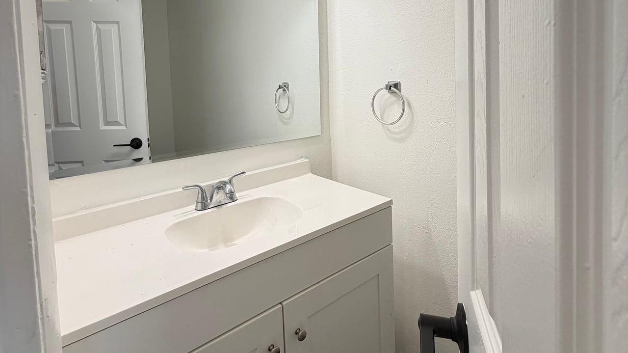 Lake Baldwin Area 2-Bedroom Townhouse for Lease