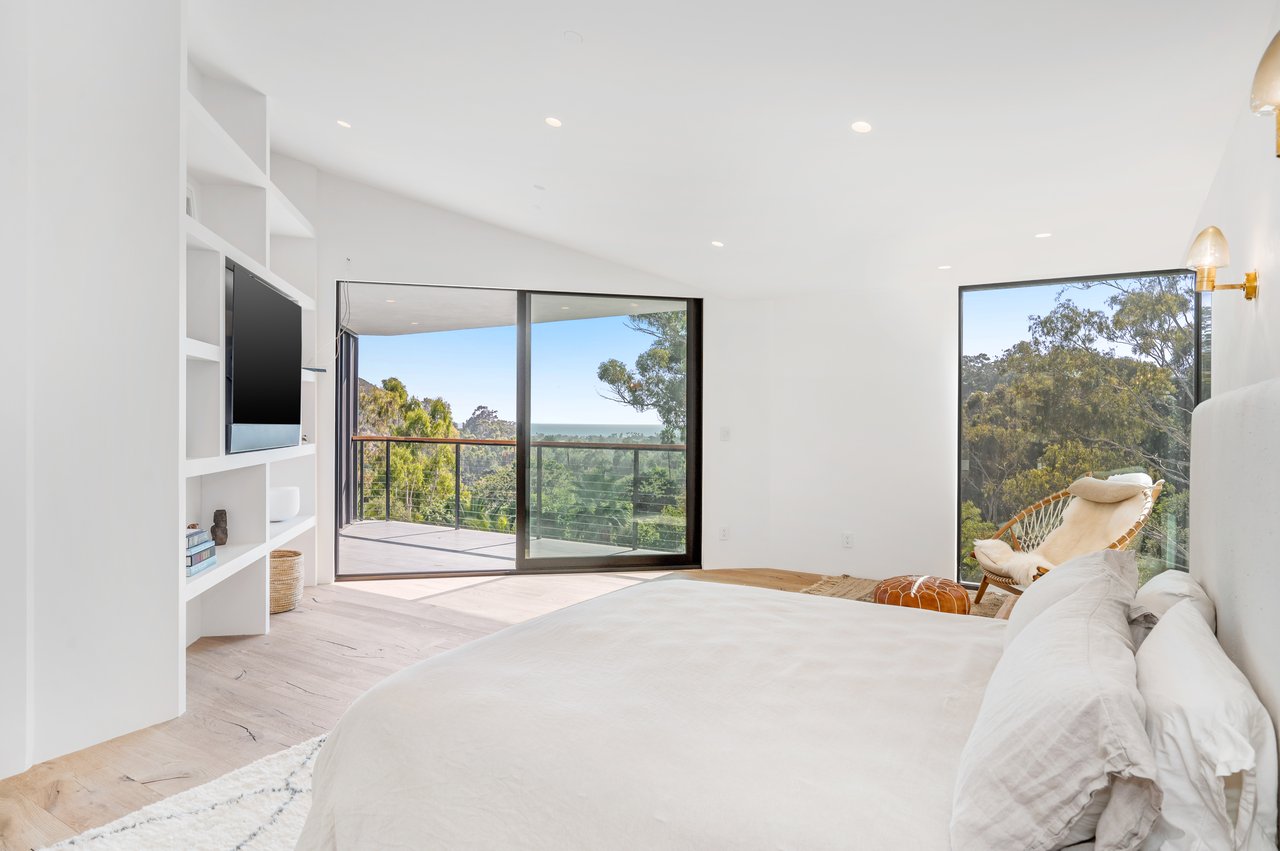 3226 Serra Rd, Malibu