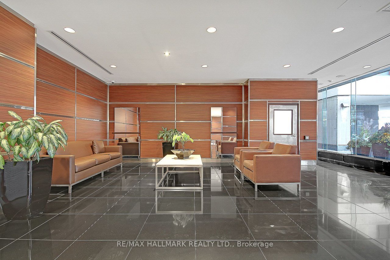 77 Harbour Sq