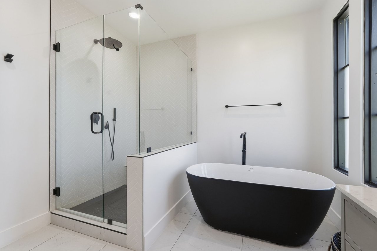 3901 E WELDON Avenue