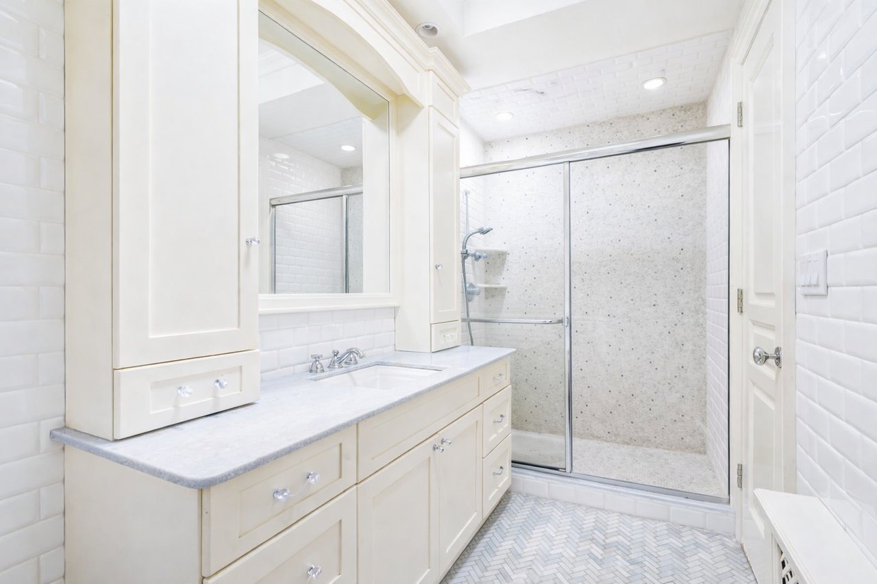 850 E 23rd Street private house