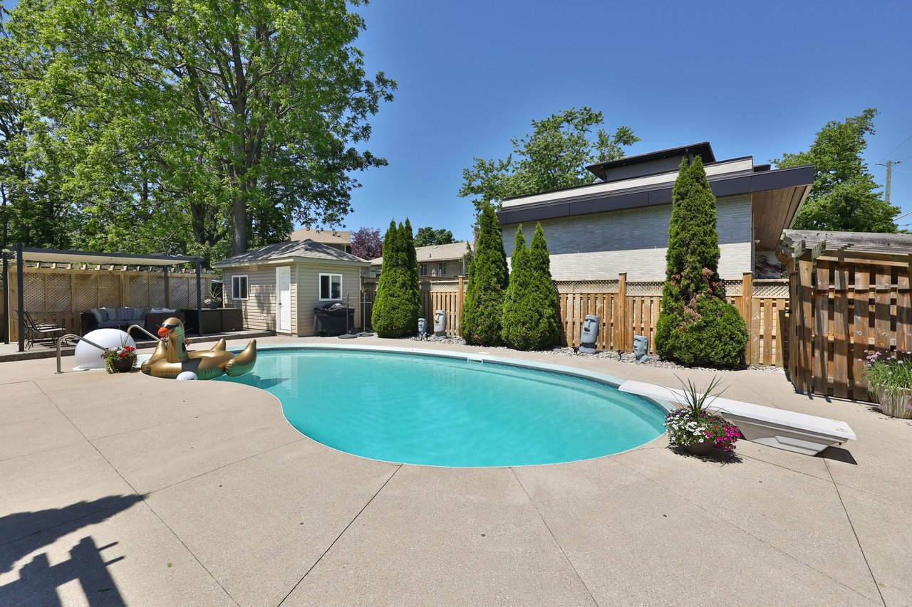 390 Seaton Drive, Oakville