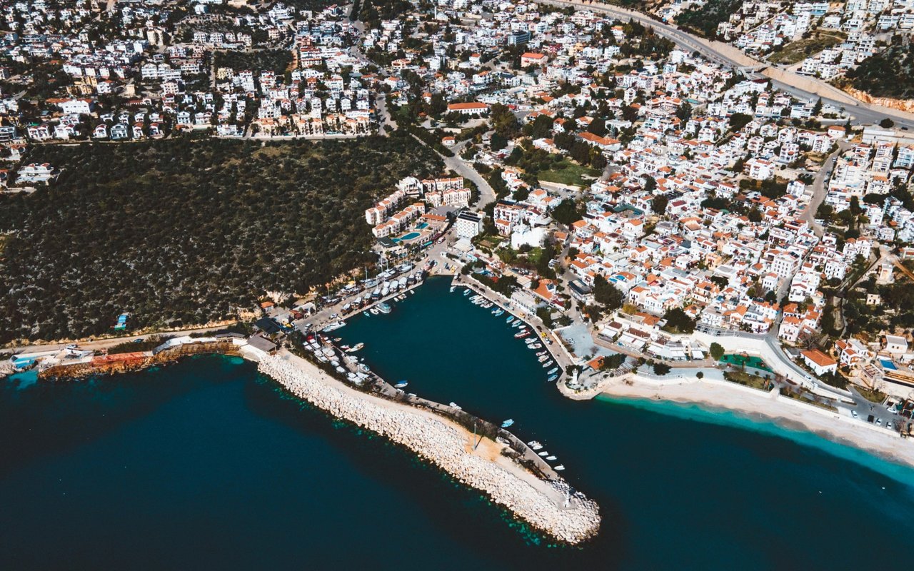 I’m a Real Estate Agent: 6 Cities Where Homes Will Be the Best Bargains in 2025