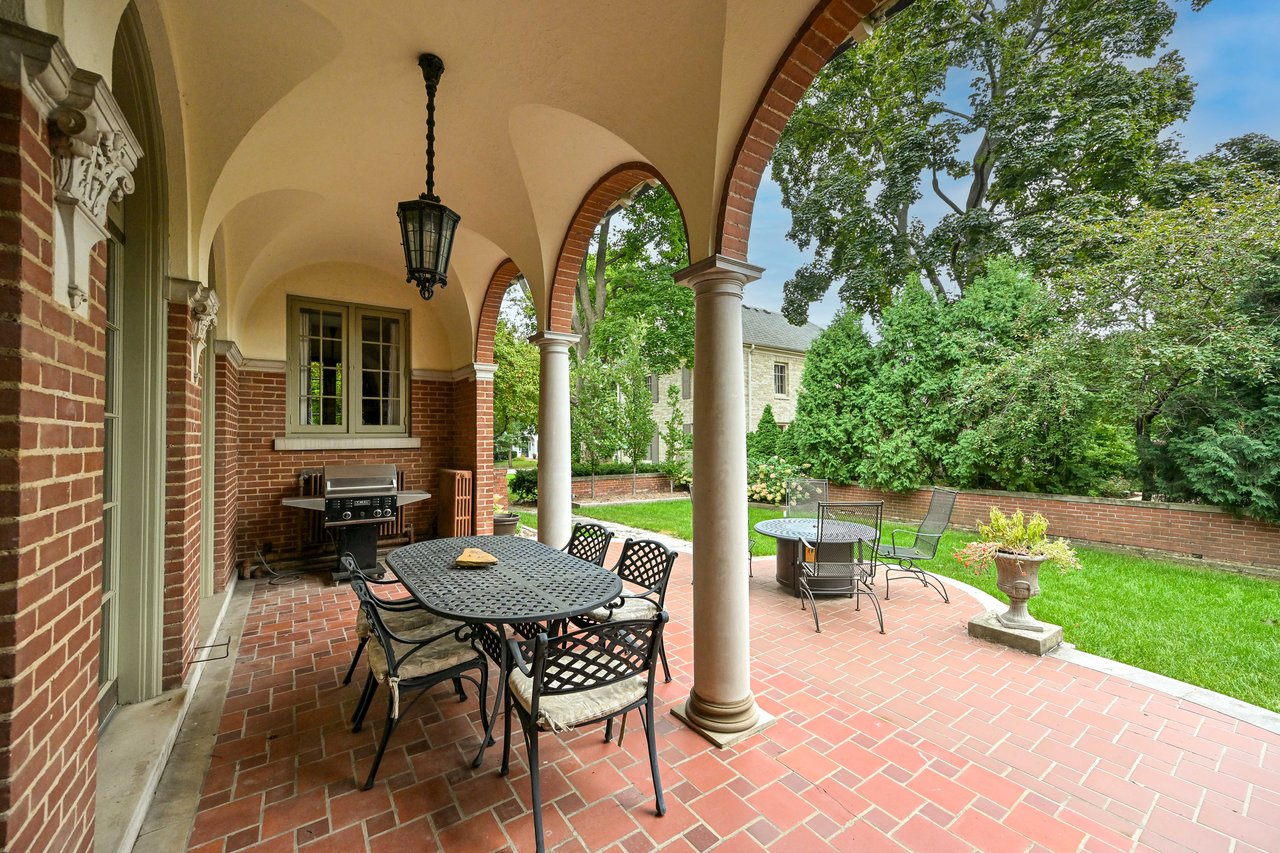 Stunning 6 Bedroom Home with Indoor Pool