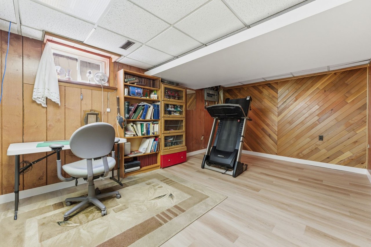 1616 Haig Blvd 5