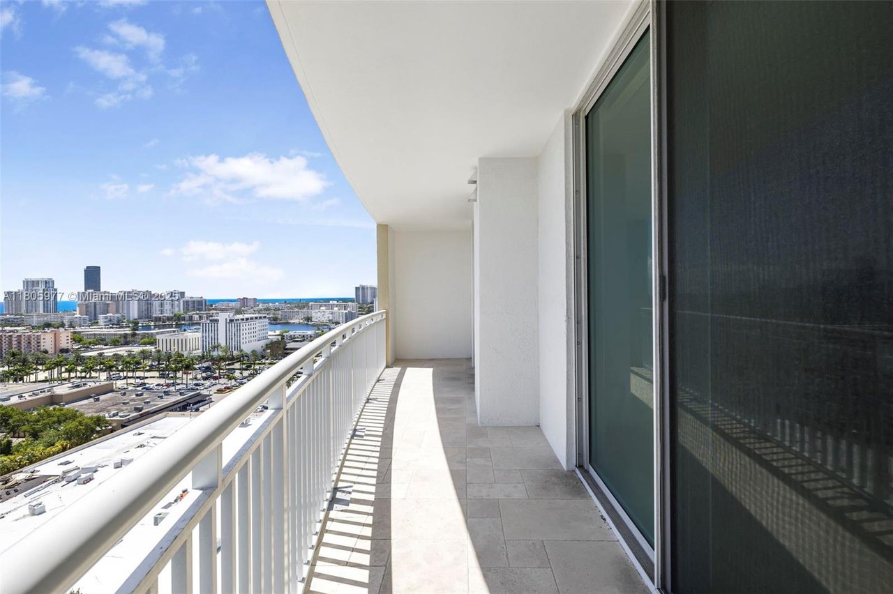 Duo Condominium East, Unit 1604E