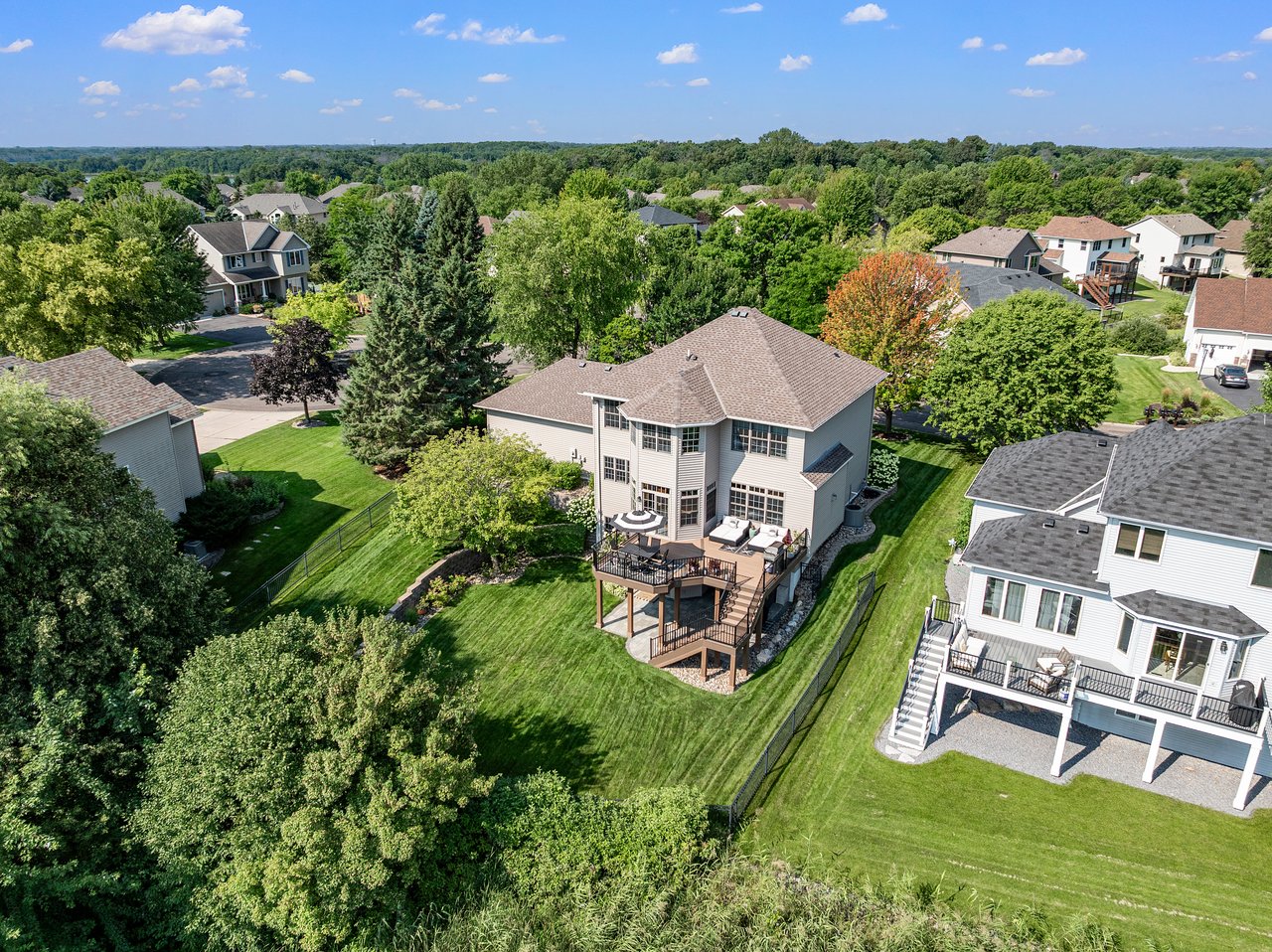 Walkout 2-Story Overlooking the Elm Creek Park Reserve