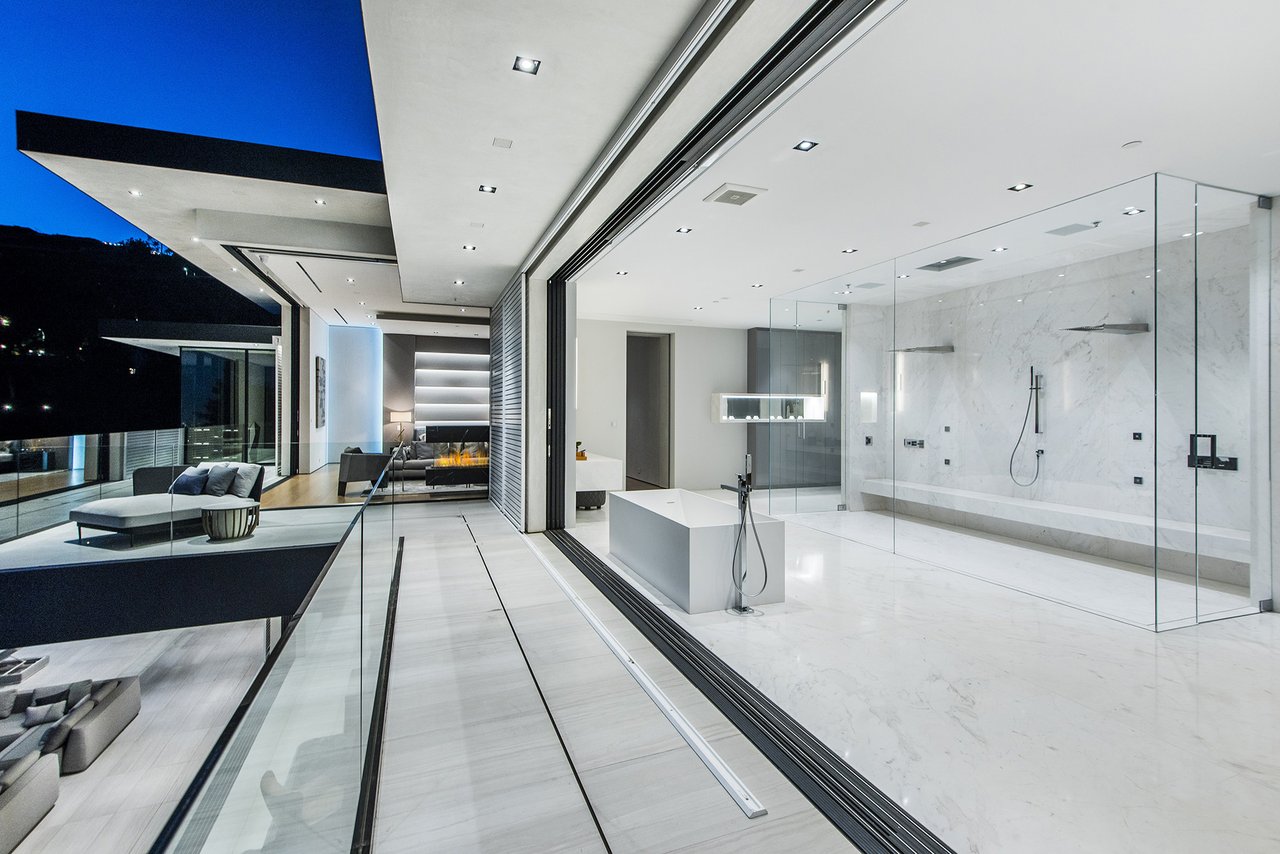 1677 N. Doheny Drive