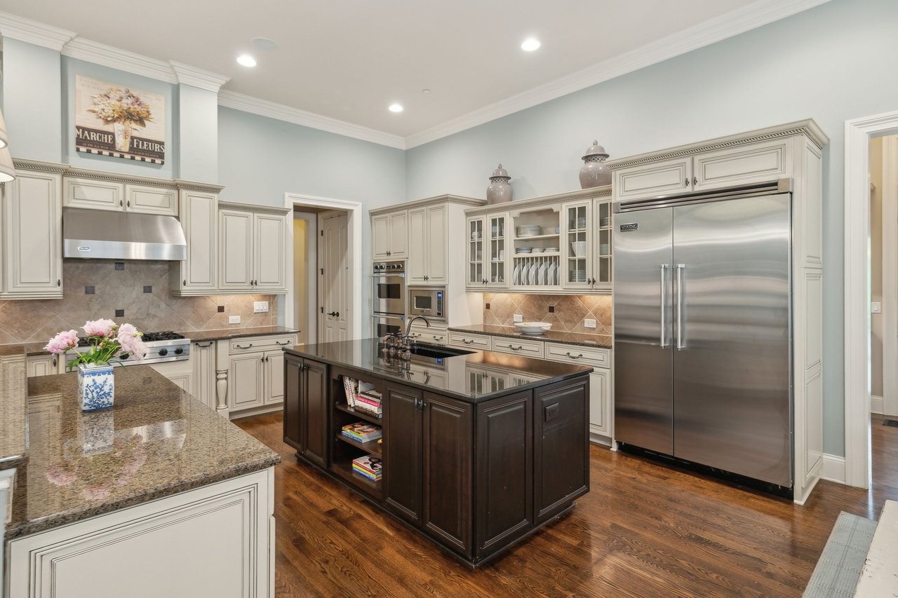 1025 Falling Leaf Cir