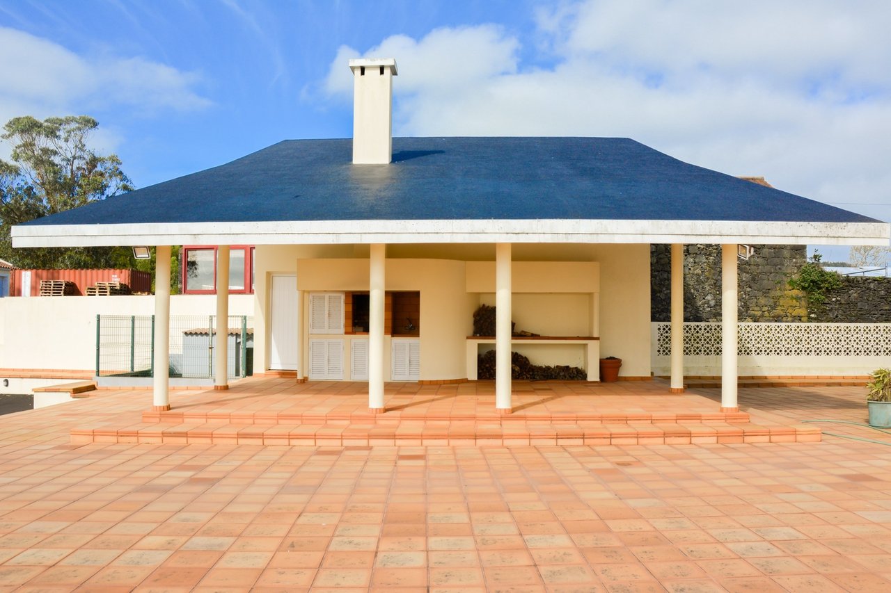 Luxury 4-Bedroom Villa with Indoor Pool – São Miguel, Azores