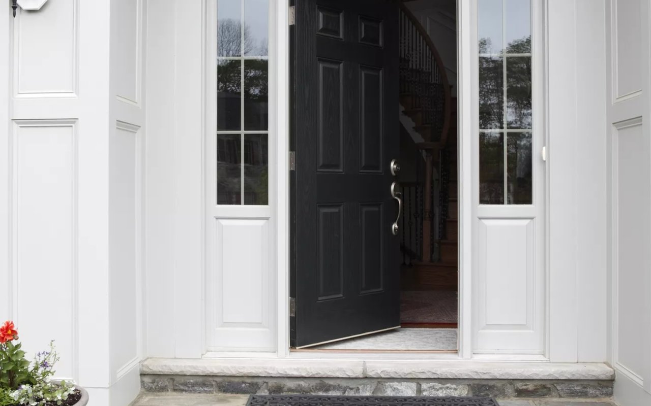 Don’t Tackle Selling Your Home on Your Own – an Agent Can Help