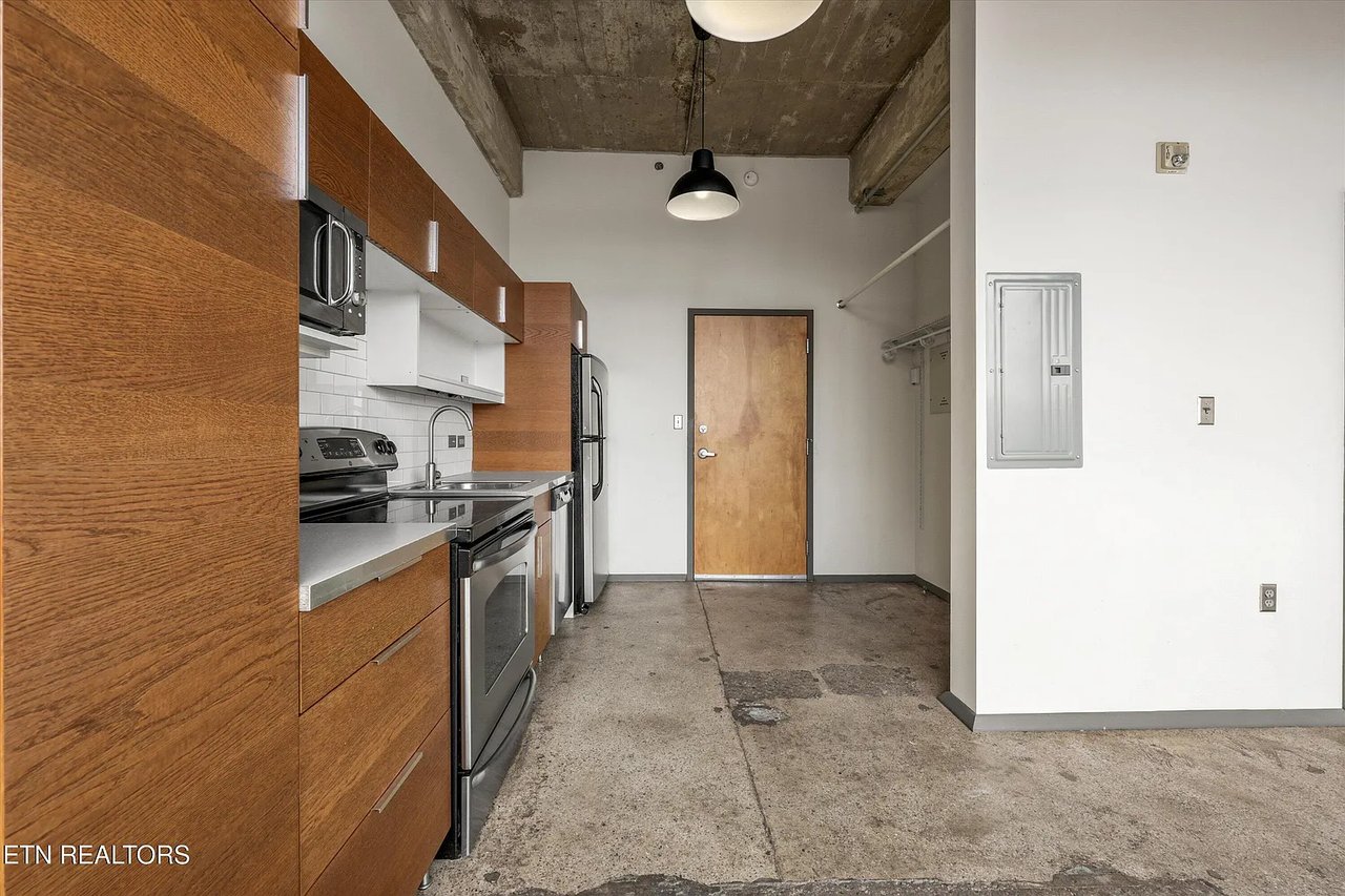 200 W. Jackson Avenue