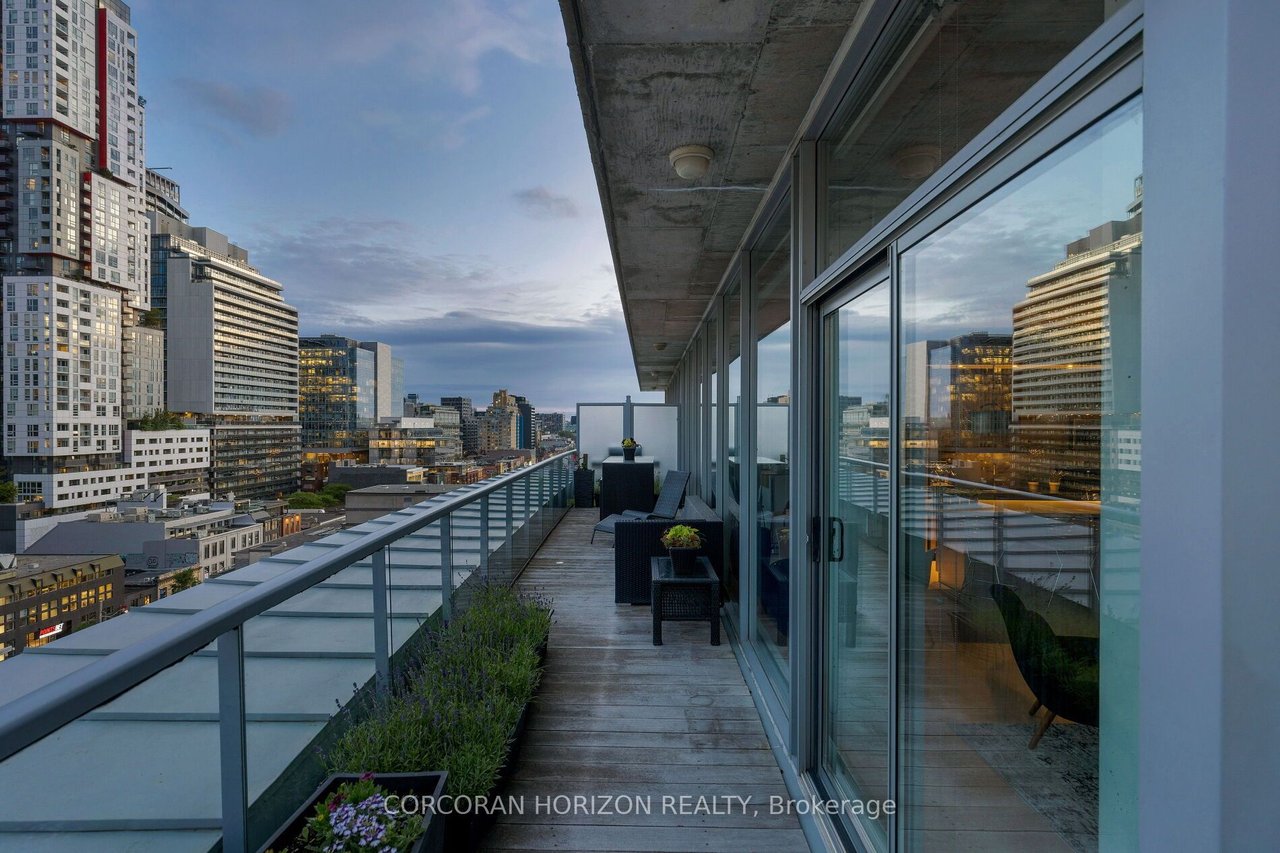 QUEEN ST W PENTHOUSE
