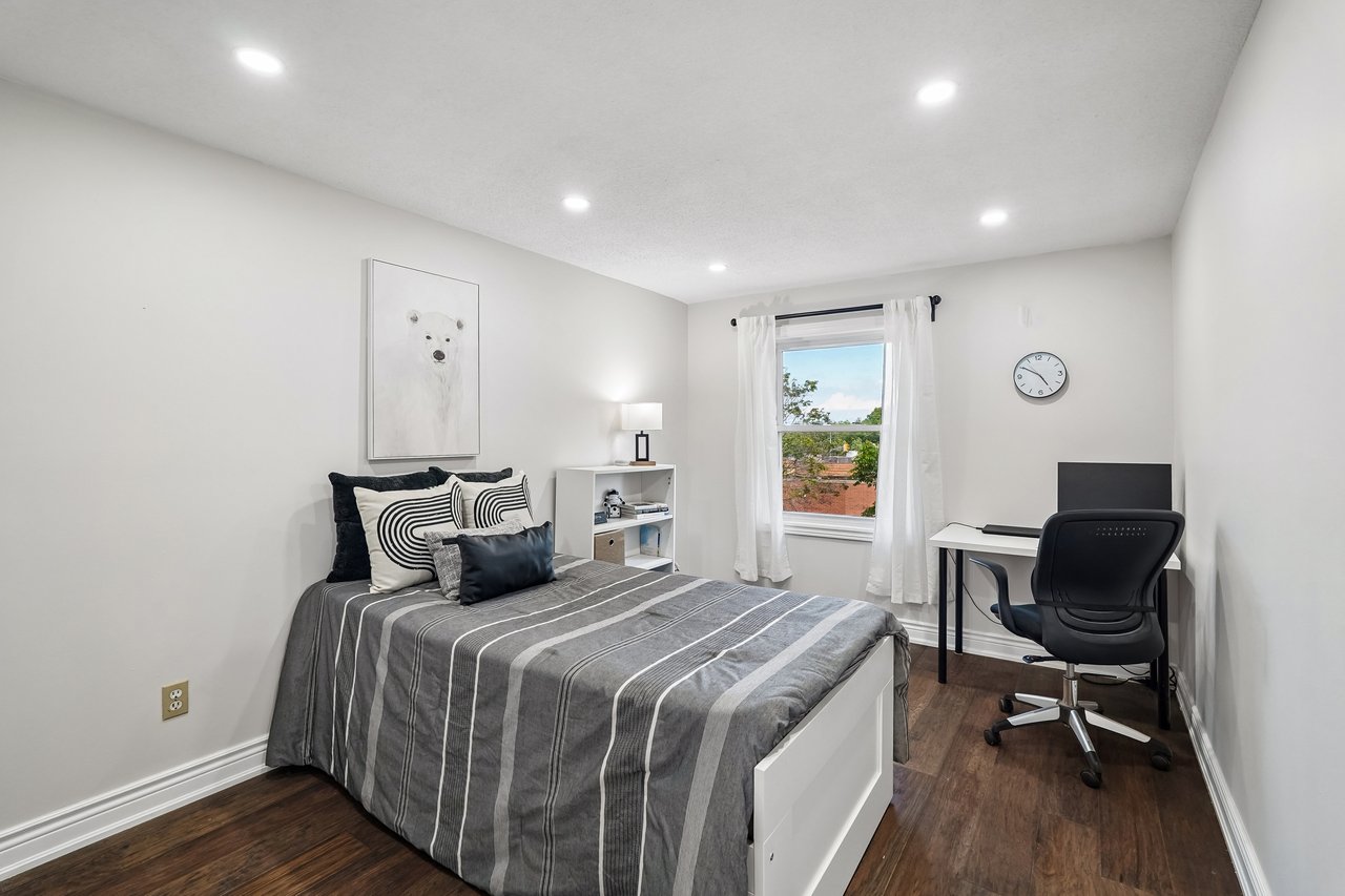 Move-in ready in the heart of Glen Abbey