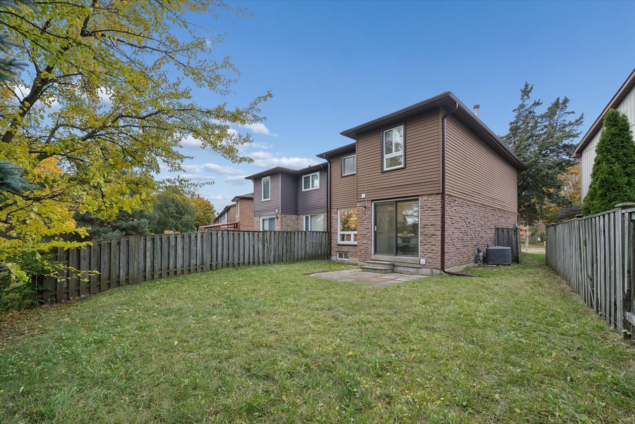 62 Pepperell Cres