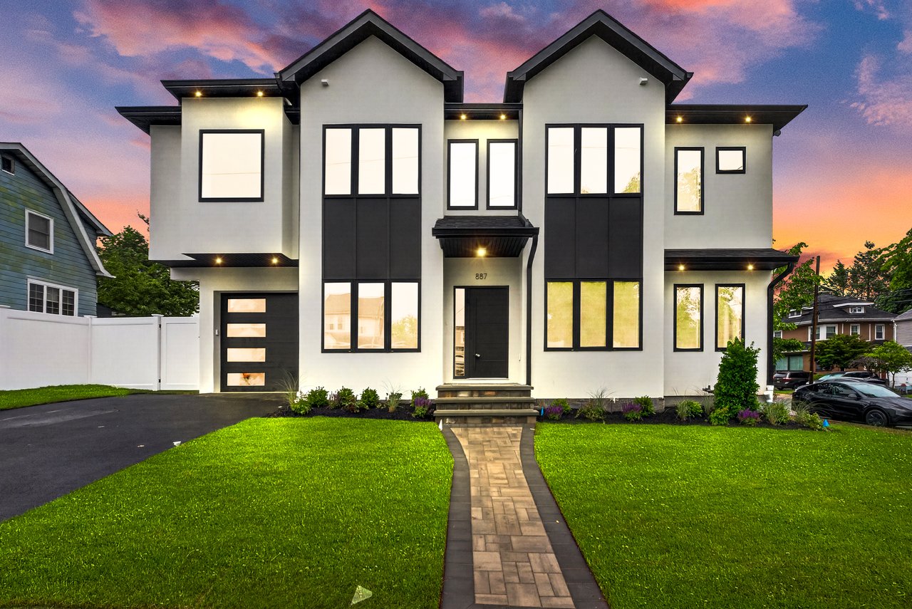 887 Linden Ave, Ridgefield, NJ 07657