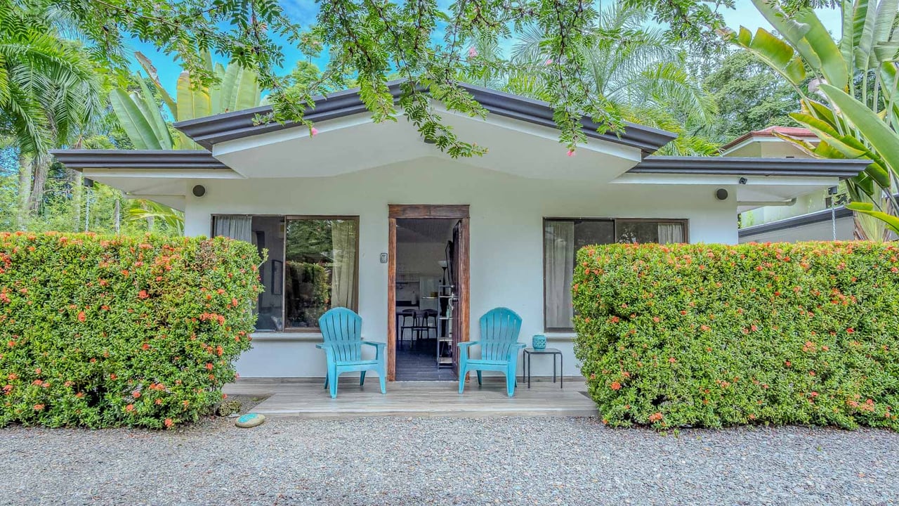 Tropical 3-Cabin Home with Pool and Gardens in the Heart of Uvita