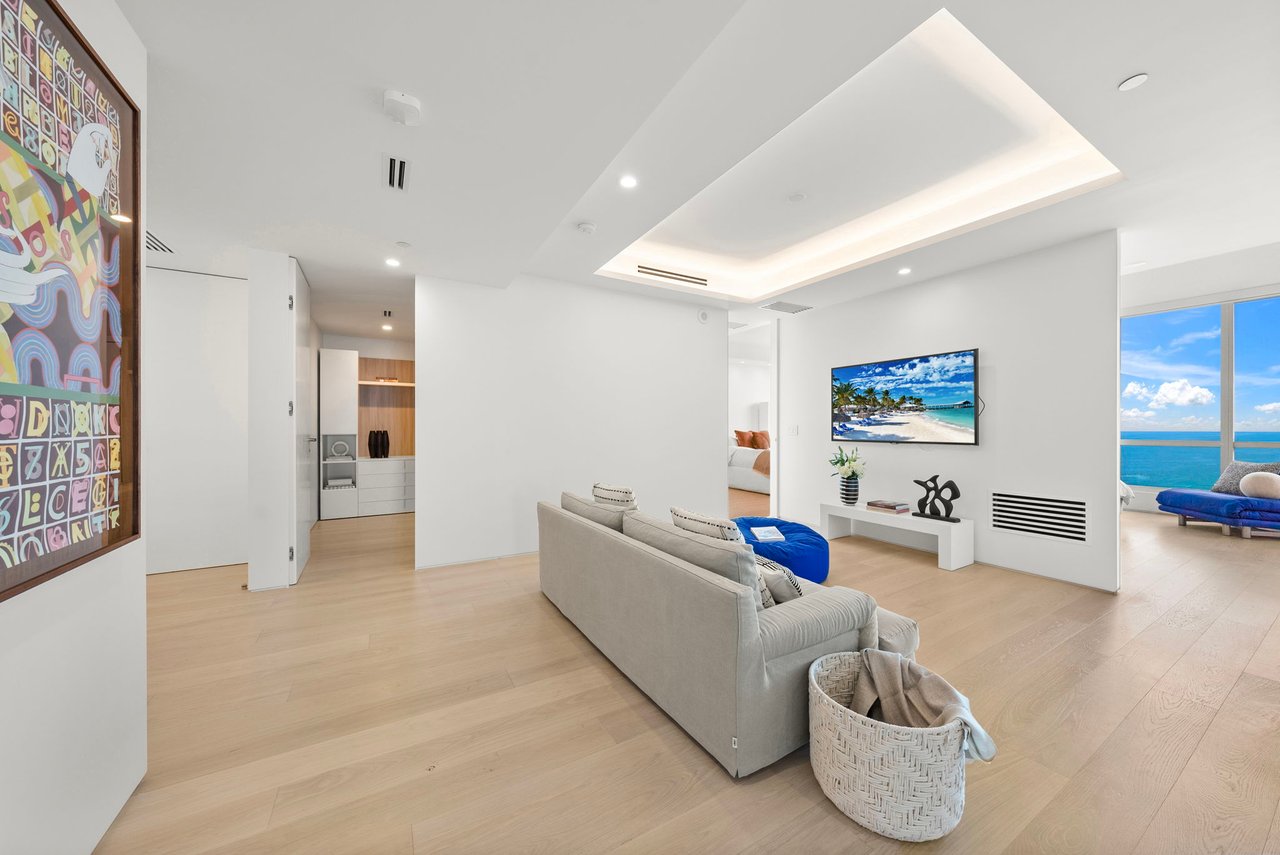 100 S Pointe Drive, Residence 1906/07