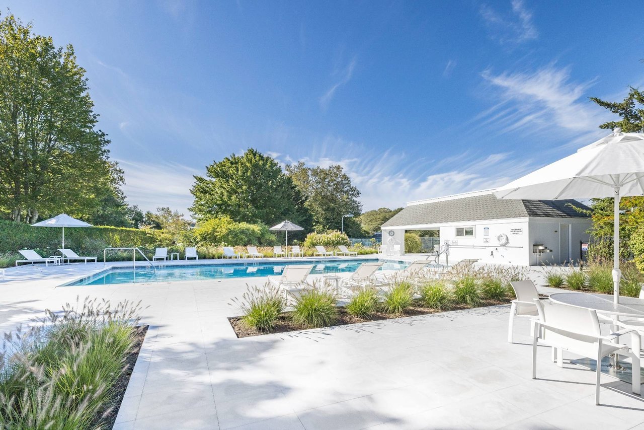 7 Cove Point Court