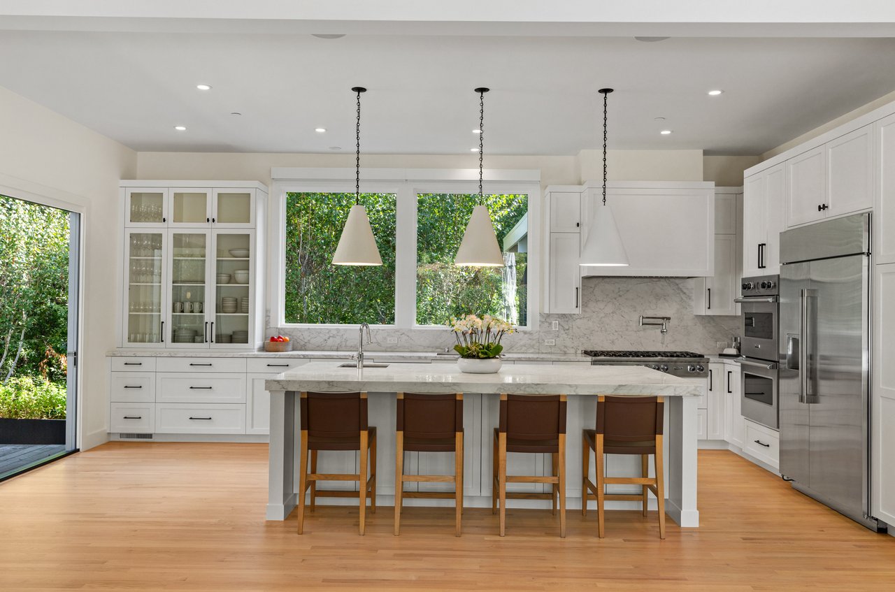 Private, Modern Compound in Premier Ross Location