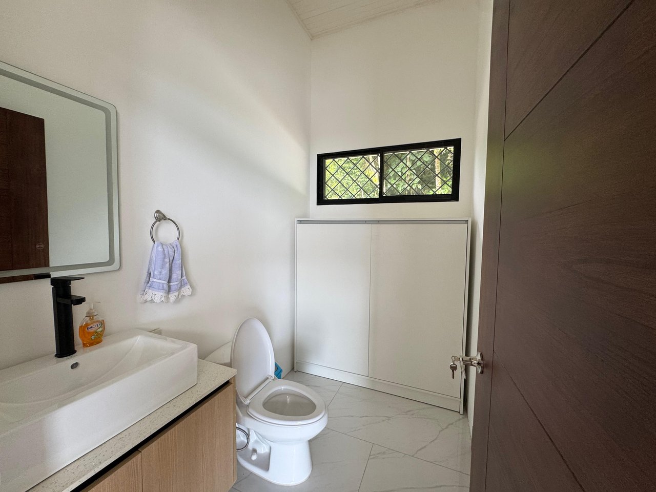 Modern Elegance Meets Incomparable Views, 3BDR&3Baths Home