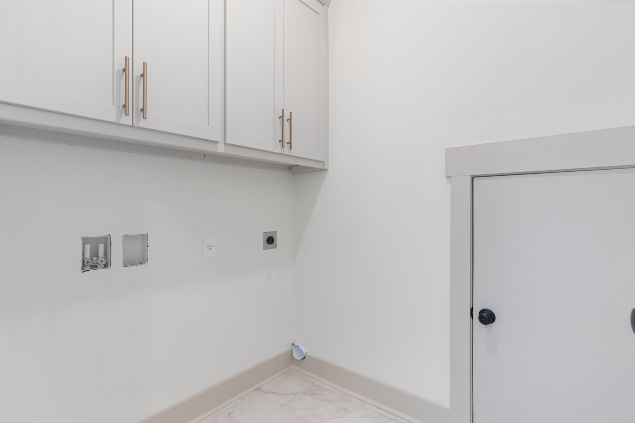 Stunning Like-New Home with Double Decks and Breathtaking Mountain Views